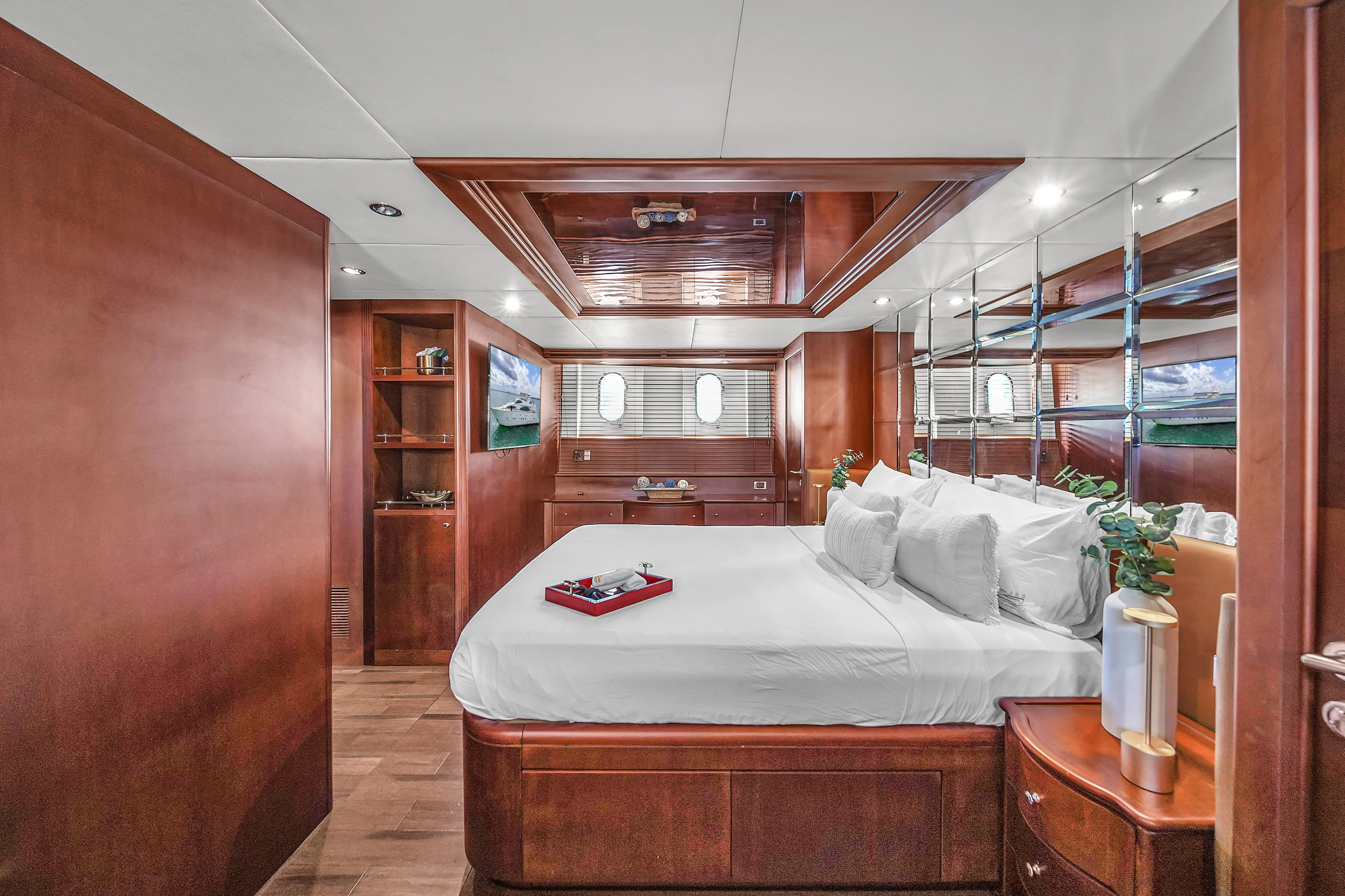 105ft Azimut Daniela deck lounge details